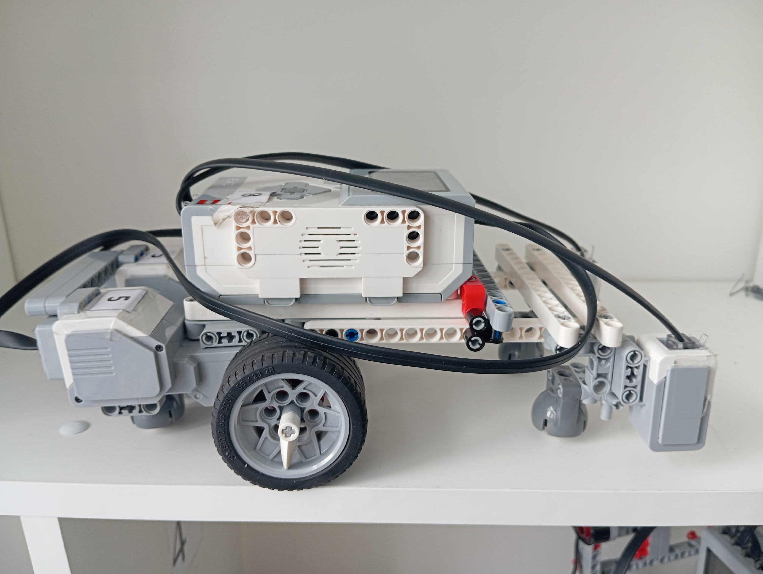 Робот для движения по линии